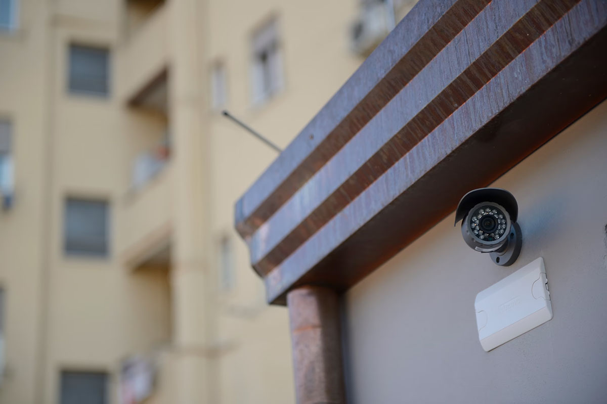 Ristrutturazione attivita commerciale esterni videosorveglianza