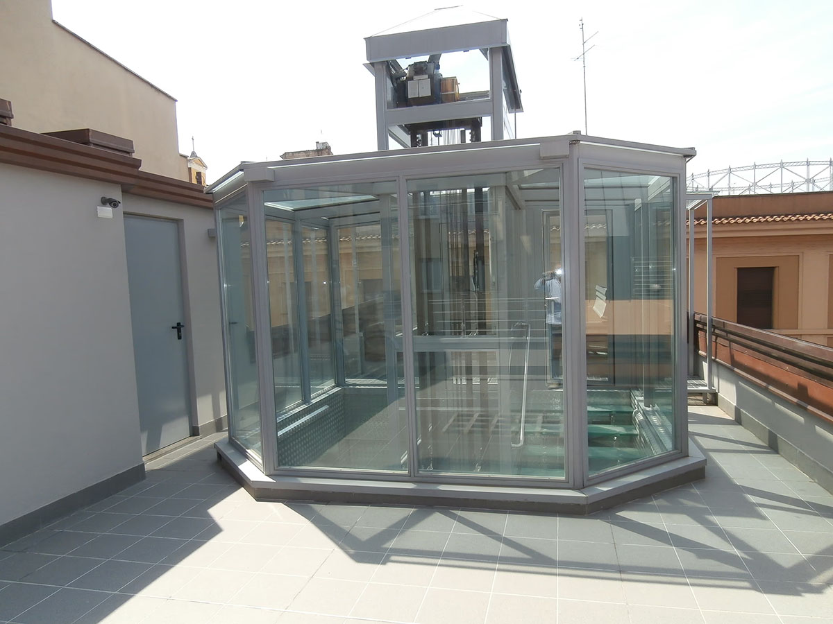 Ristrutturazione attivita commerciale scala ascensore