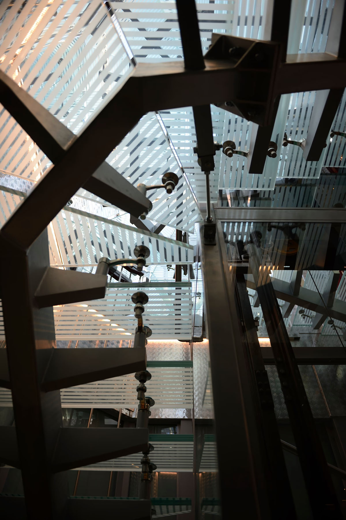 Ristrutturazione attivita commerciale scala ascensore