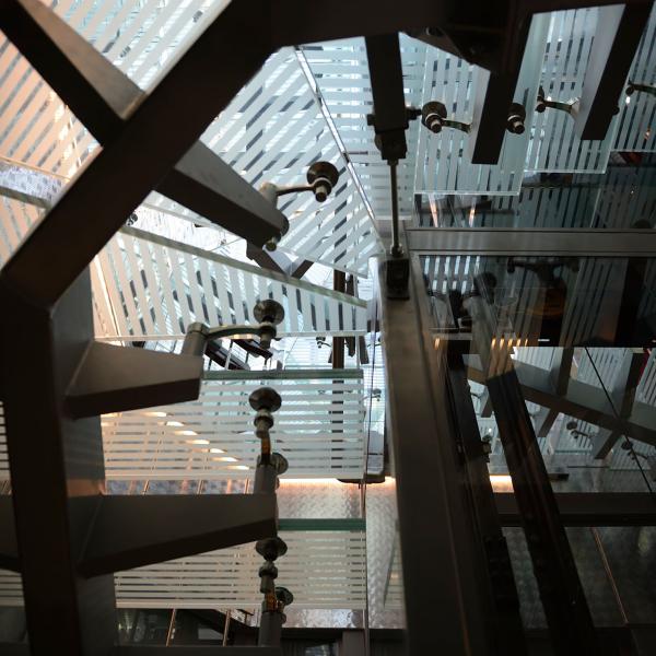 Ristrutturazione attivita commerciale scala ascensore